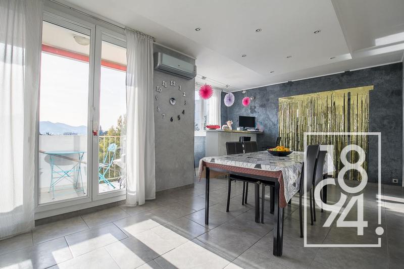 Appartement - 96 m² - 5 pièces