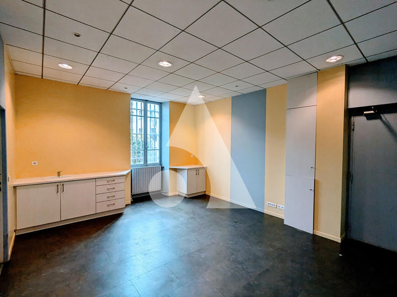 Local commercial - 106 m² - 4 pièces