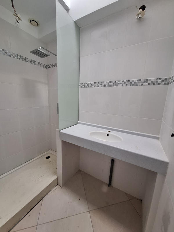 Maison - 213 m² - 8 pièces