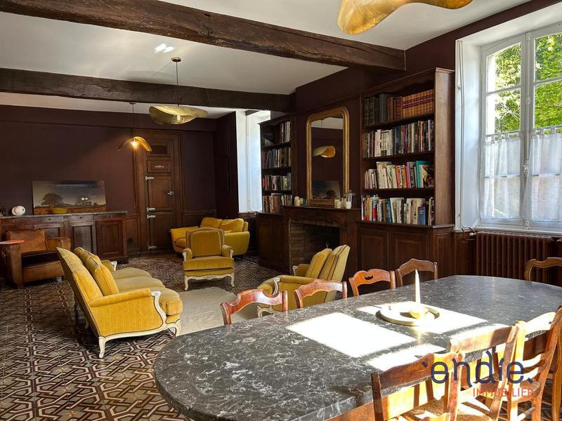 Maison - 430 m² - 14 pièces