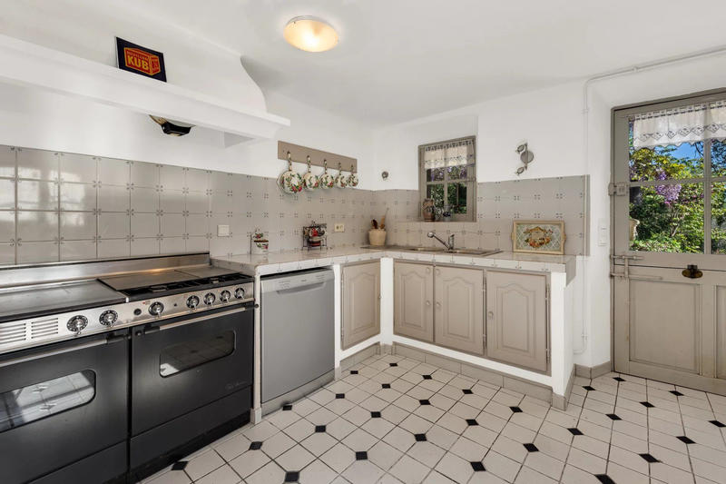 Bastide - 342 m² - 9 pièces