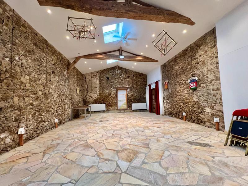 Maison - 1 032 m² - 12 pièces