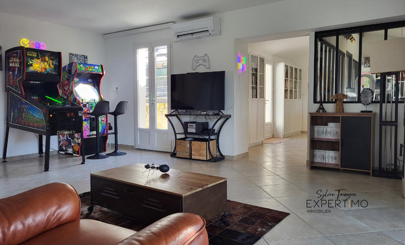 Maison - 305 m² - 11 pièces