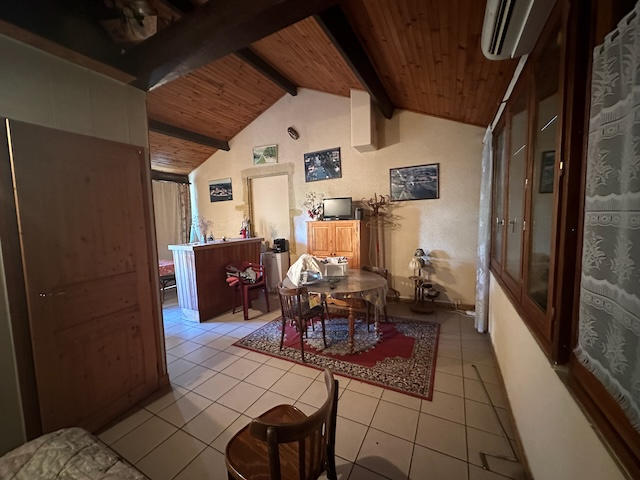 Maison - 280 m² - 10 pièces