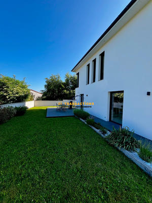 Maison - 240 m² - 6 pièces