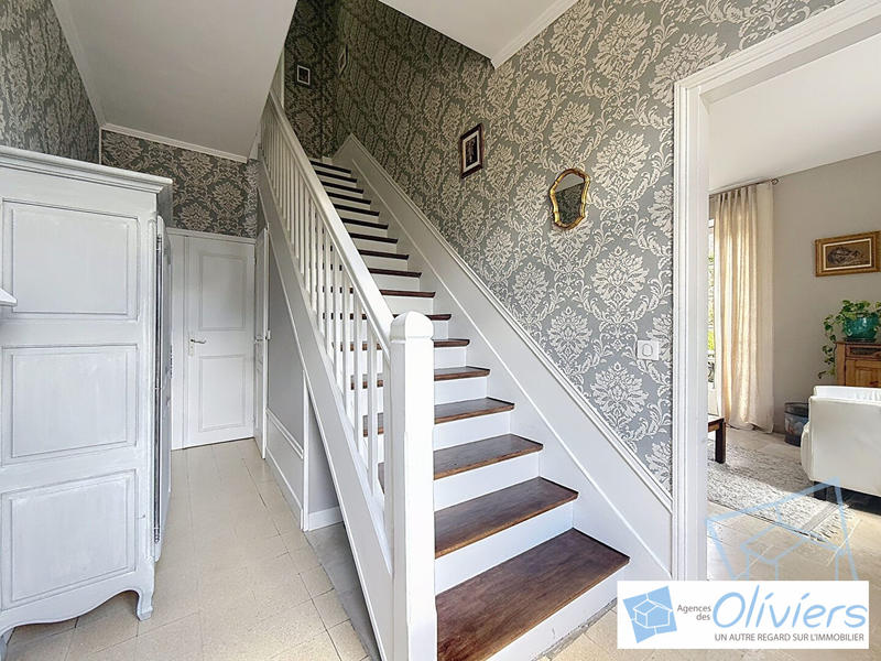 Maison - 312 m² - 11 pièces