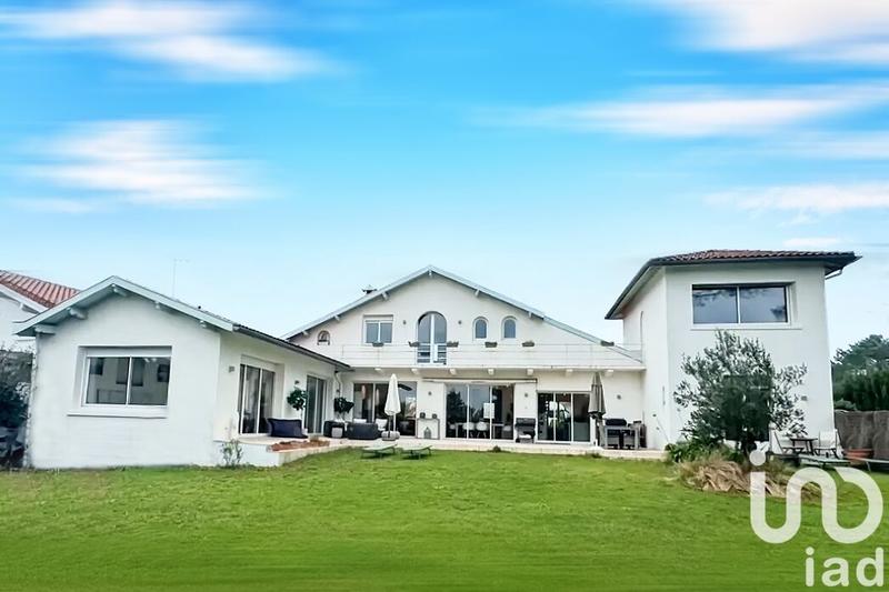 Maison - 263 m² - 8 pièces