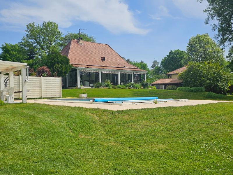 Maison - 207 m² - 8 pièces