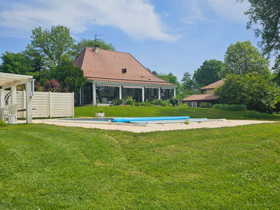 Maison - 207 m² - 8 pièces