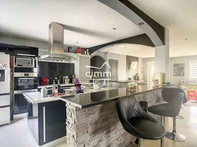 Maison - 194 m² - 6 pièces