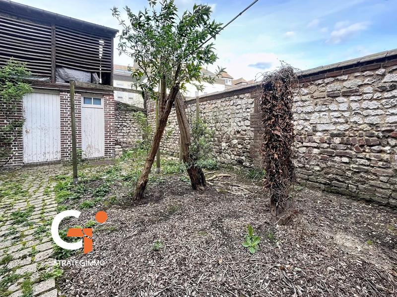 Chambre - 130 m² - 6 pièces