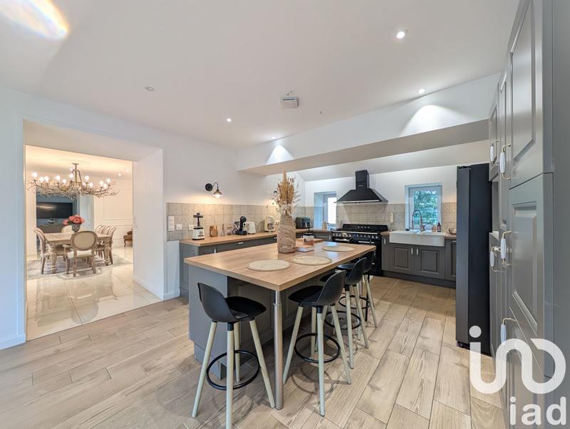 Maison - 286 m² - 10 pièces