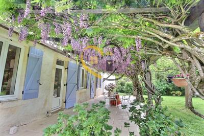 Maison - 243 m² - 7 pièces