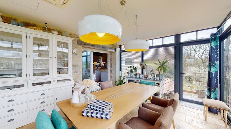 Maison - 1 290 m² - 25 pièces