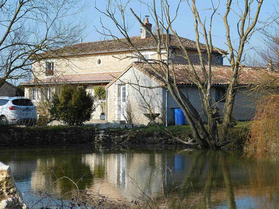 Maison - 330 m² - 12 pièces