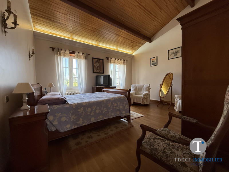 Maison traditionnelle - 200 m² - 6 pièces