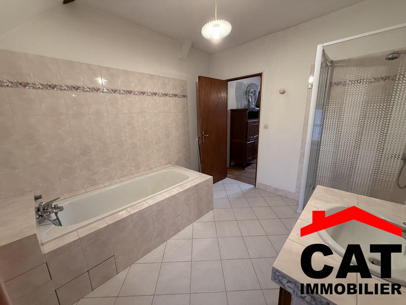 Maison - 233 m² - 7 pièces