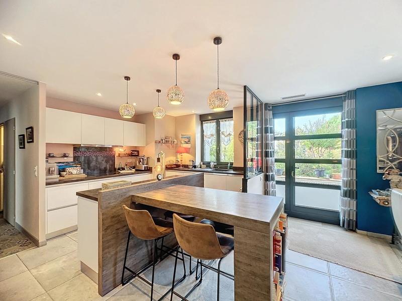 Appartement - 175 m² - 6 pièces