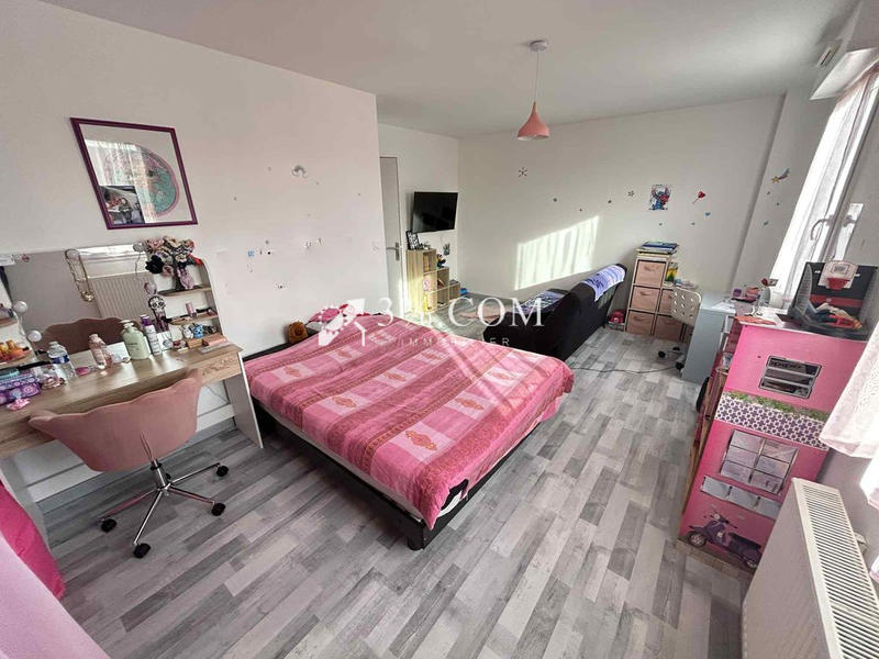 Maison - 93 m² - 5 pièces