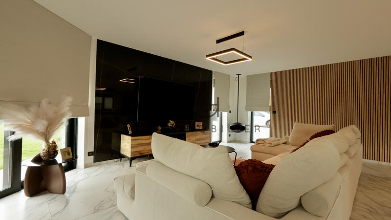 Maison - 228 m² - 5 pièces