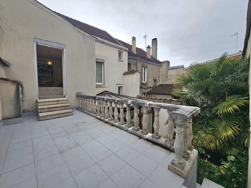 Maison - 145 m² - 9 pièces