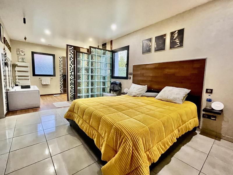 Maison - 363 m² - 9 pièces