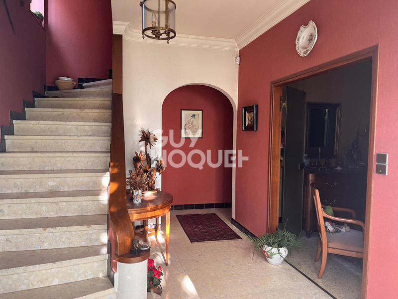 Maison - 210 m² - 7 pièces