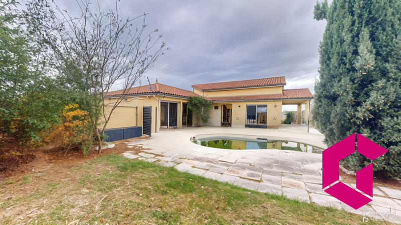 Maison - 240 m² - 6 pièces