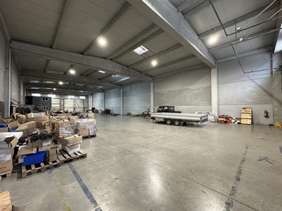 Local d'activités - 880 m²