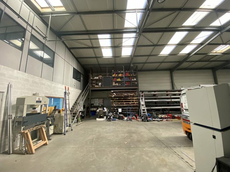 Local d'activité / Entrepôt - 860 m²