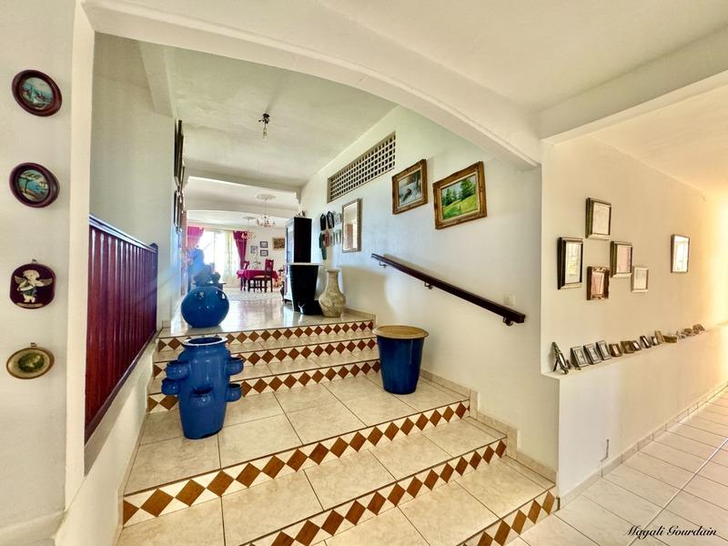 Maison - 362 m² - 8 pièces