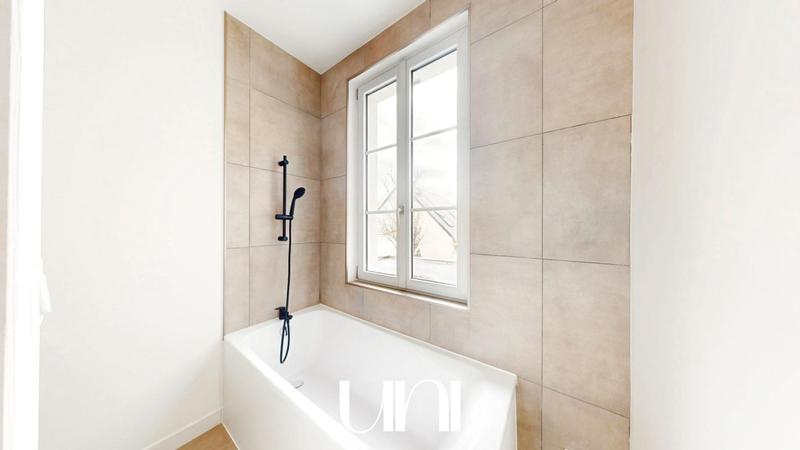 Maison - 152 m² - 8 pièces