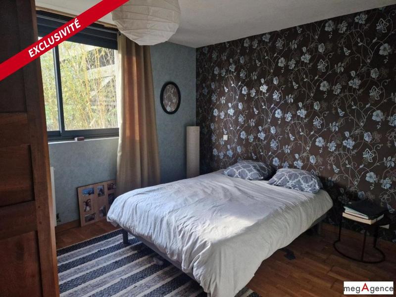 Maison - 225 m² - 9 pièces