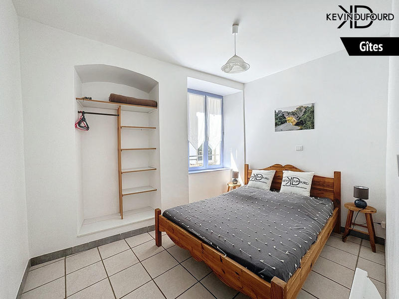 Maison - 1 000 m² - 40 pièces