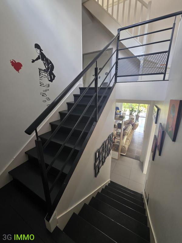 Maison - 330 m² - 9 pièces