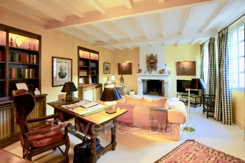 Maison de village - 400 m² - 11 pièces