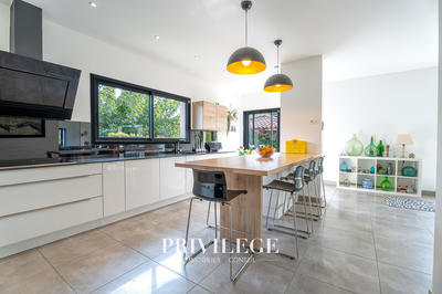 Maison - 199 m² - 6 pièces