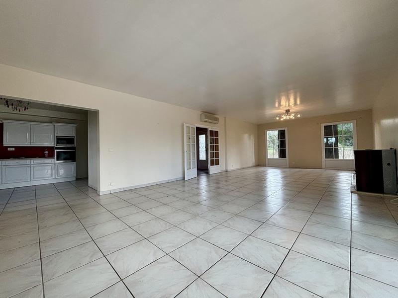 Maison traditionnelle - 264 m² - 8 pièces