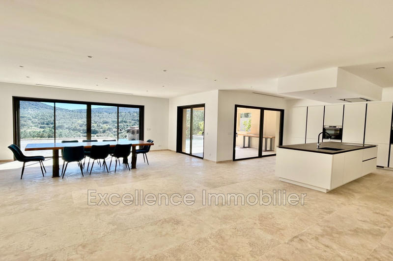 Propriété - 235 m² - 6 pièces