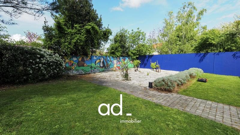 Maison contemporaine - 271 m² - 8 pièces