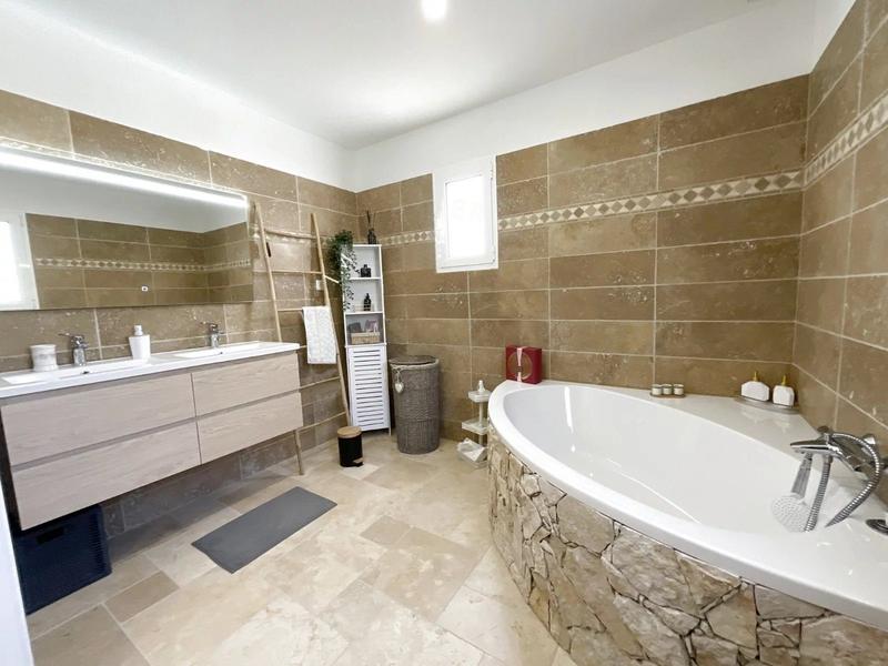 Villa - 185 m² - 6 pièces