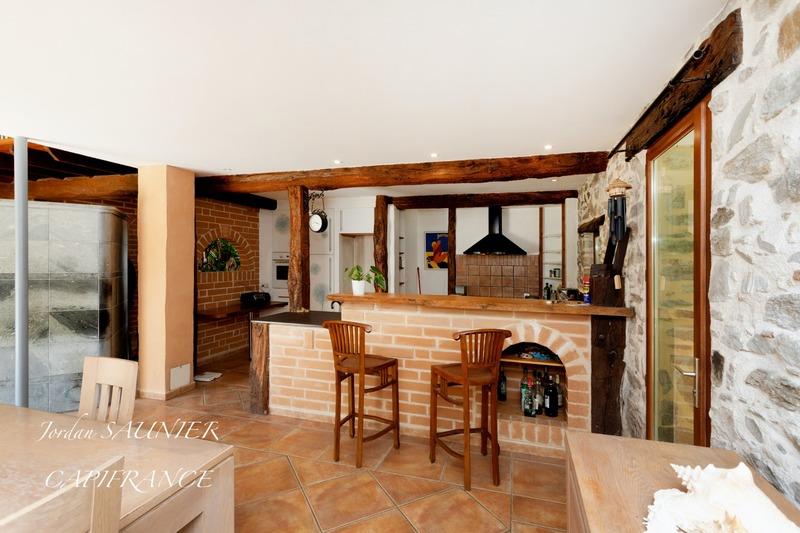 Maison traditionnelle - 317 m² - 9 pièces