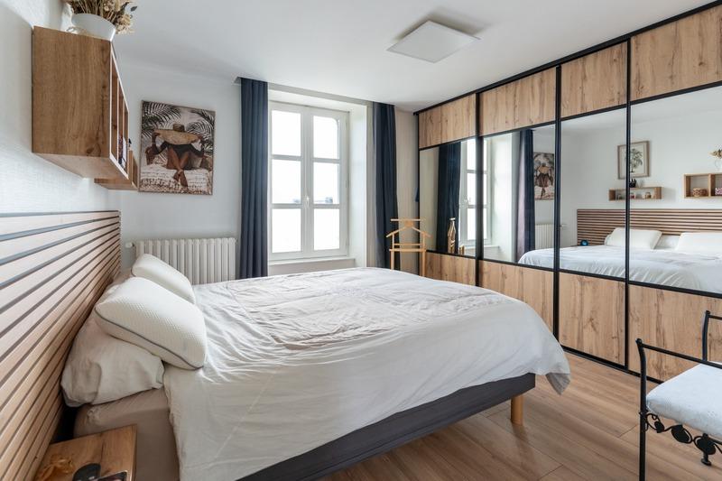 Demeure - 249 m² - 17 pièces