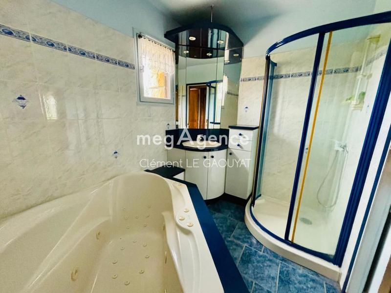 Maison - 198 m² - 10 pièces