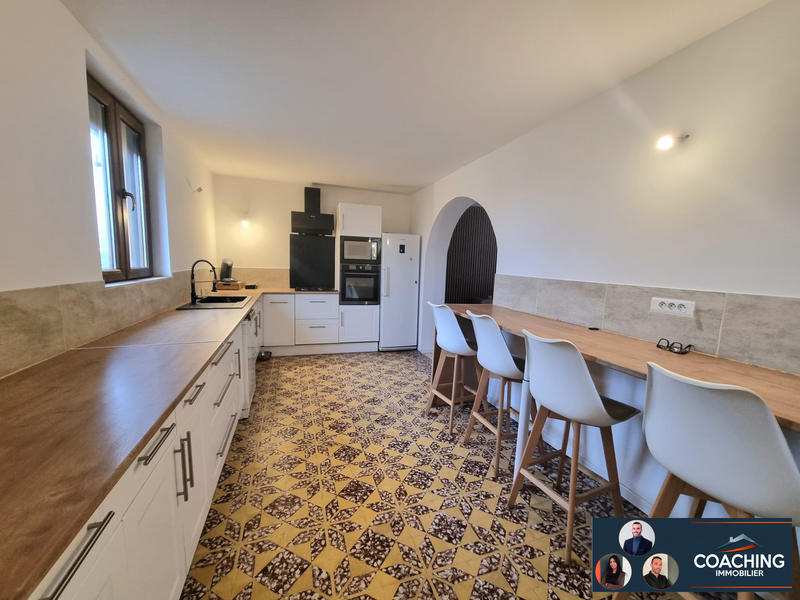 Maison traditionnelle - 197 m² - 9 pièces