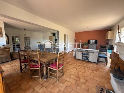 Maison - 220 m² - 7 pièces