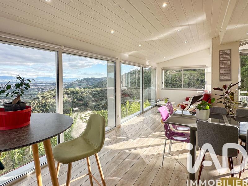 Maison - 220 m² - 9 pièces