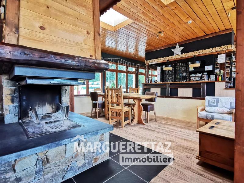 Propriété - 3 500 m² - 70 pièces