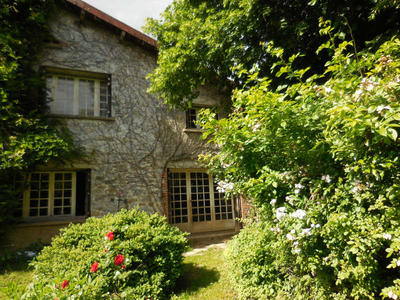 Maison - 240 m² - 10 pièces