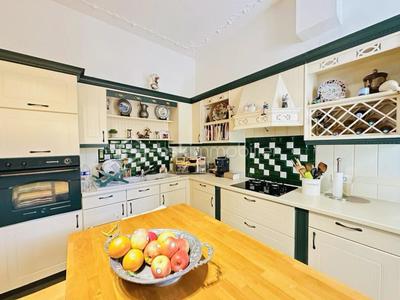 Appartement - 176 m² - 6 pièces